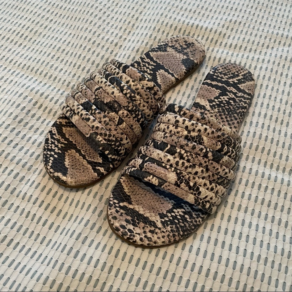 TKees Caro Slide Sandals